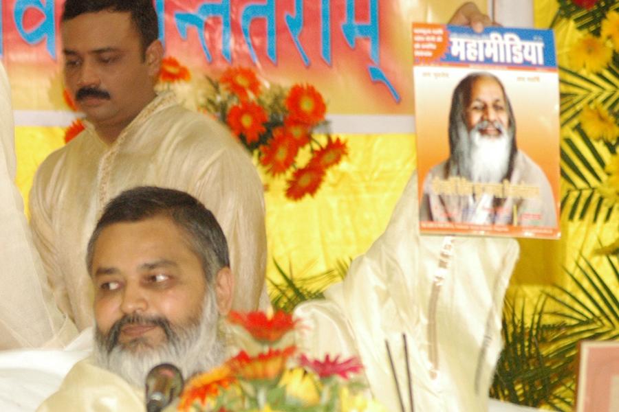 Shri Guru Purnima Celebration 2011 at Bhopal
Brahmachari Girish Ji releasing Maha Media Monthly Social Magazine